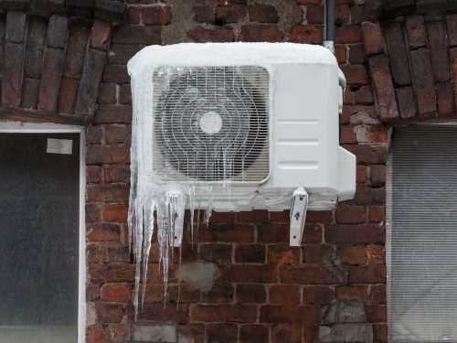 Da li klima može da radi na minusu - led na spoljnoj jedinici klima uređaja