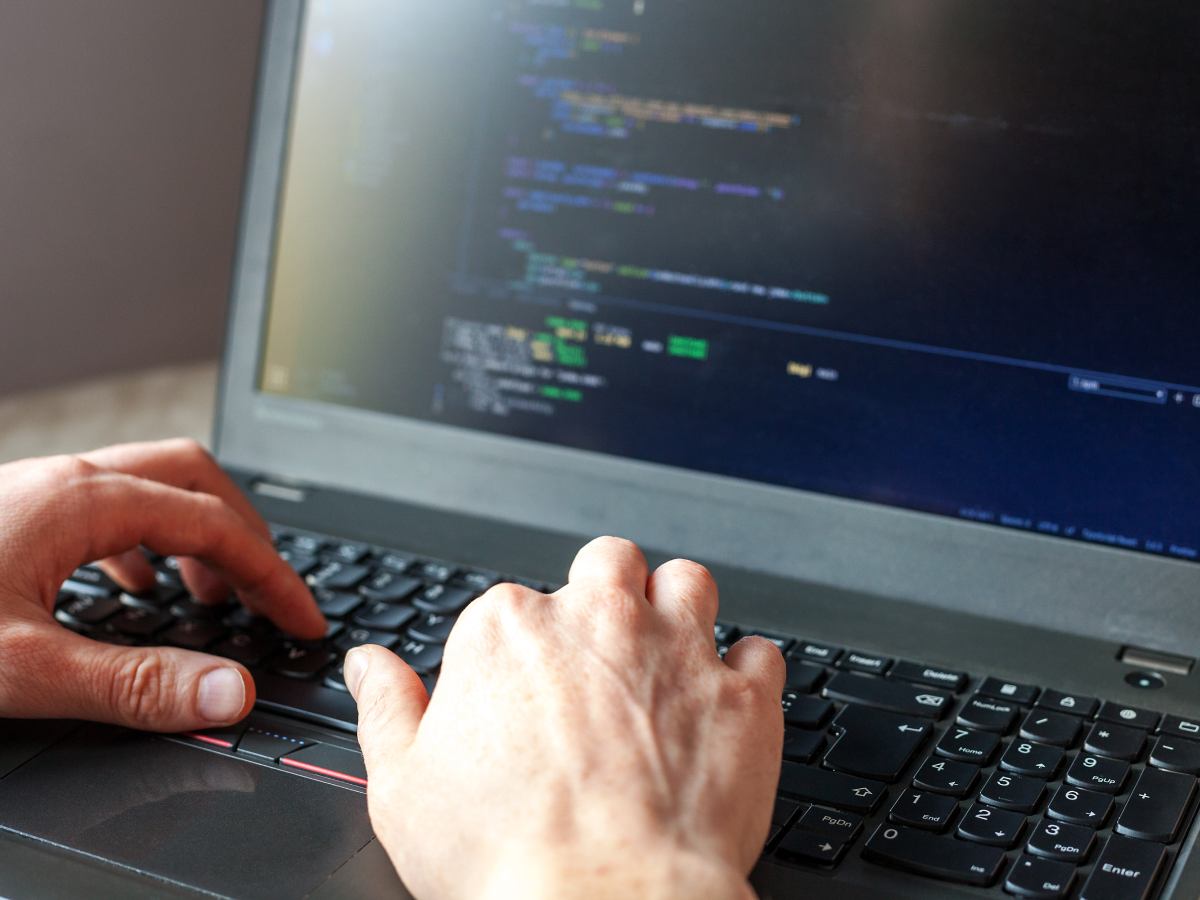 Laptop za programiranje - Kodiranje na Lenovo ThinkPad laptopu
