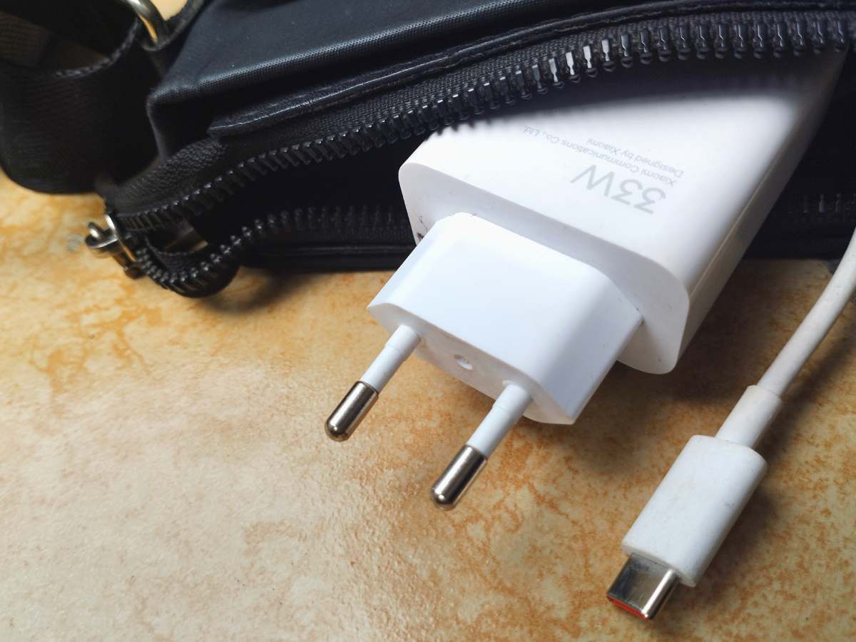 USB kabl i punjač sa podrškom za brzo punjenje snagom od 33 W