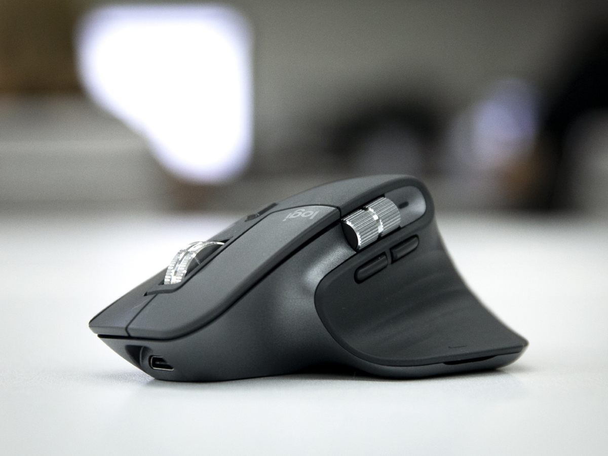 Logitech MX Master 3S bežični miš za kancelariju - prikaz iz ugla
