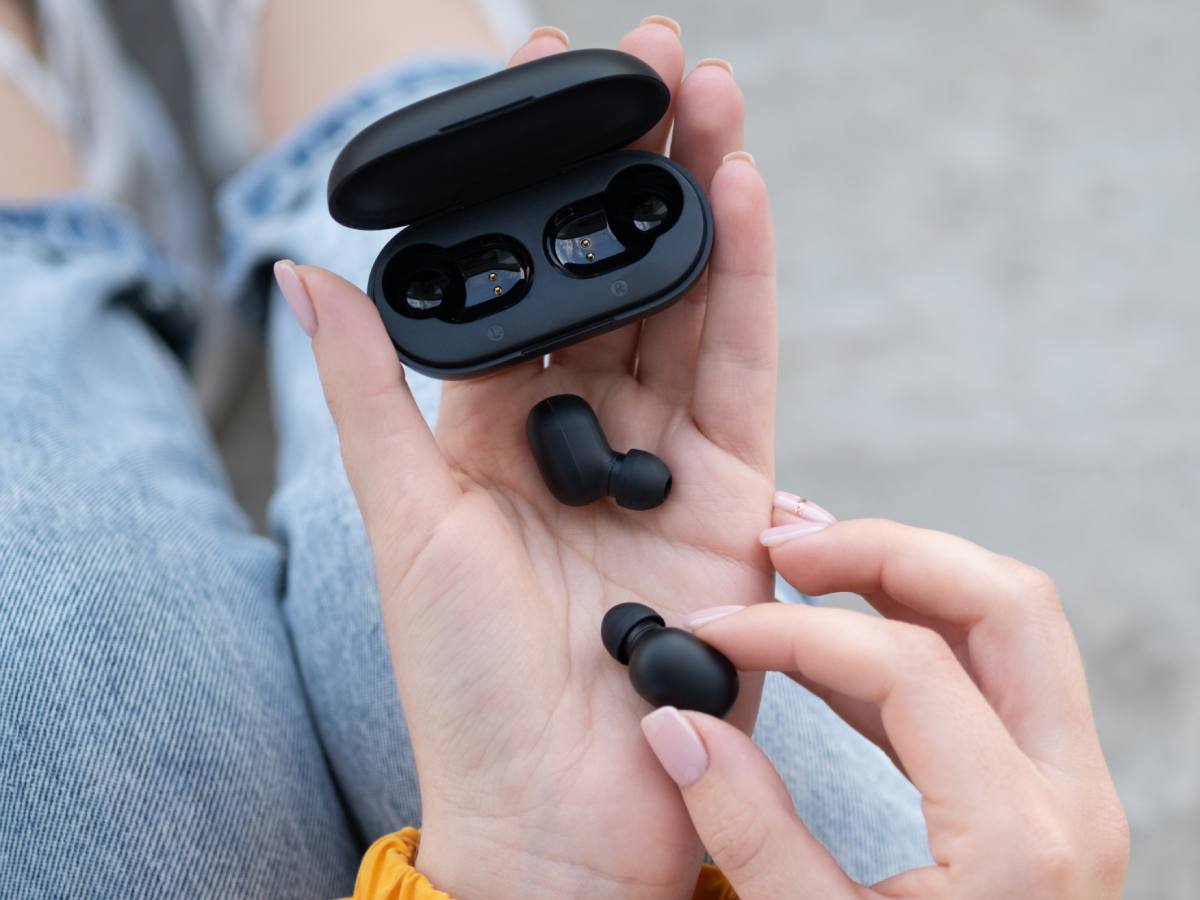 True Wireless (TWS) Bluetooth slušalice sa kutijicom za punjenje i čuvanje
