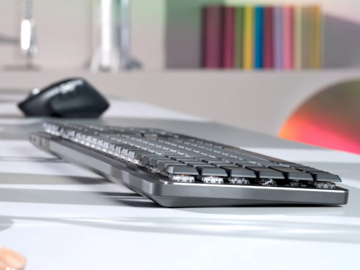 Logitech MX Mechanical tastatura koristi Logi Bolt USB prijemnik za bezbednu i pouzdanu vezu sa računarom