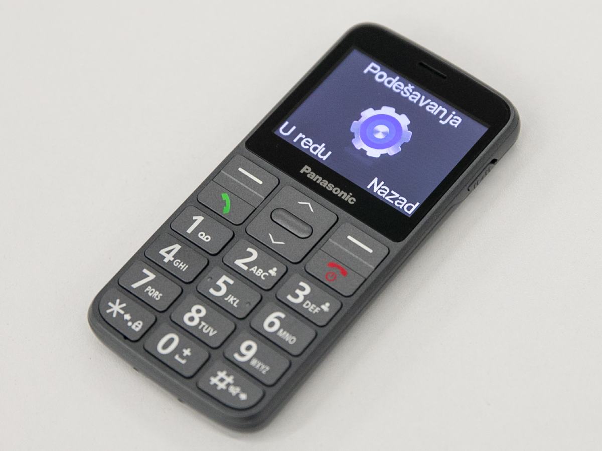 Panasonic KX-TU160E telefon za starije osobe ima meni na srpskom jeziku