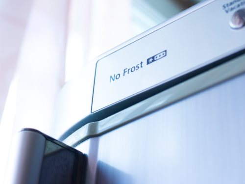 Šta znači No Frost kod frižidera - No Frost natpis na prednjem delu frižidera