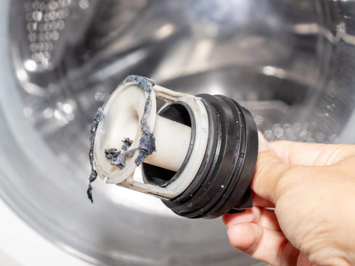 Provera zaprljanosti filtera na mašini za pranje veša