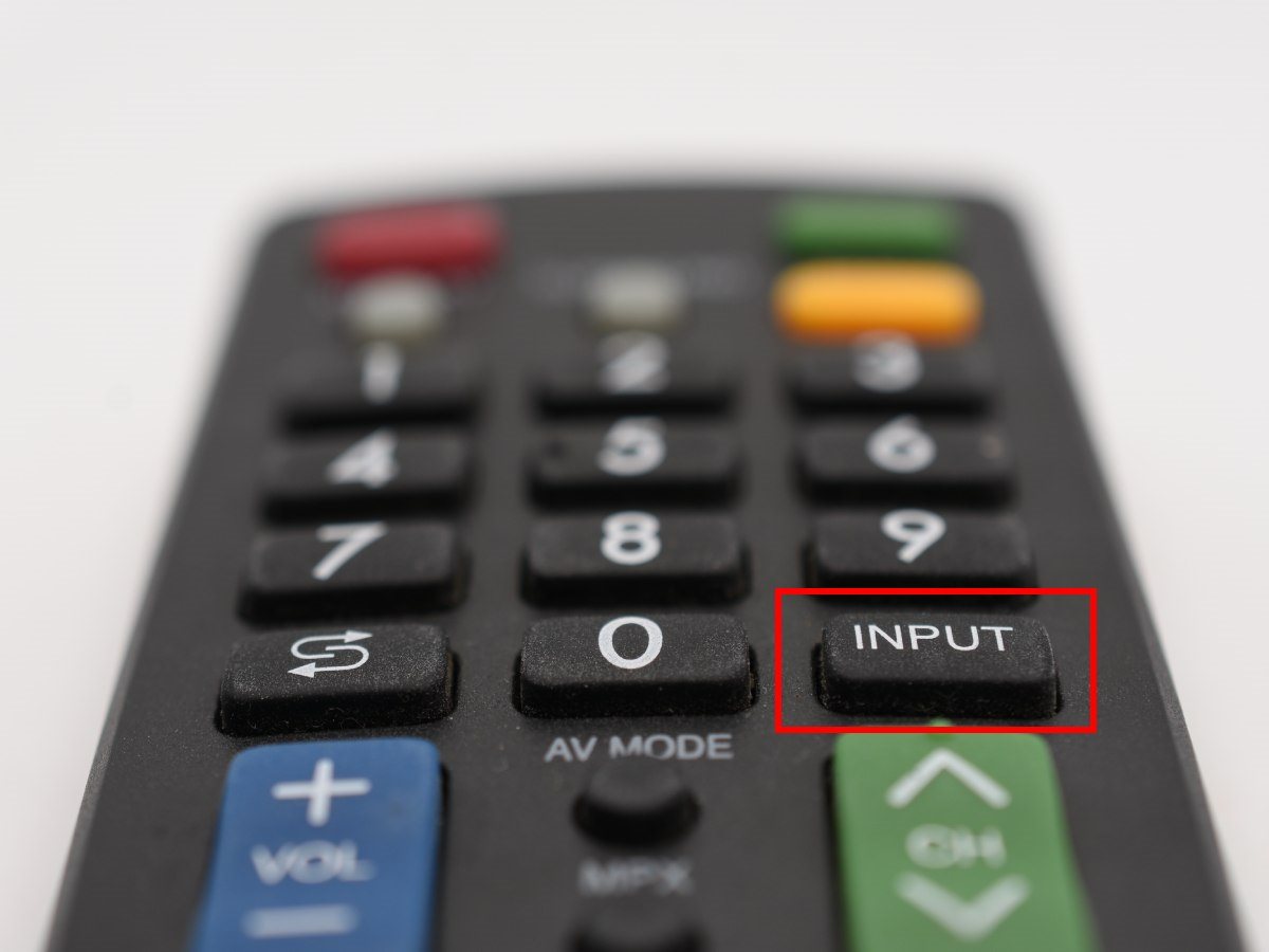 Input dugme na daljinskom upravljaču televizora