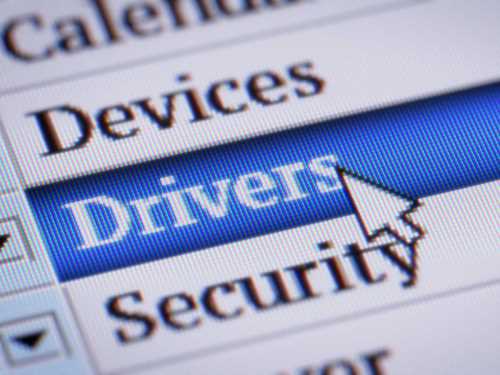 Kako skinuti drajvere za laptop - Ekran računara i kursor miša iznad Drivers linka